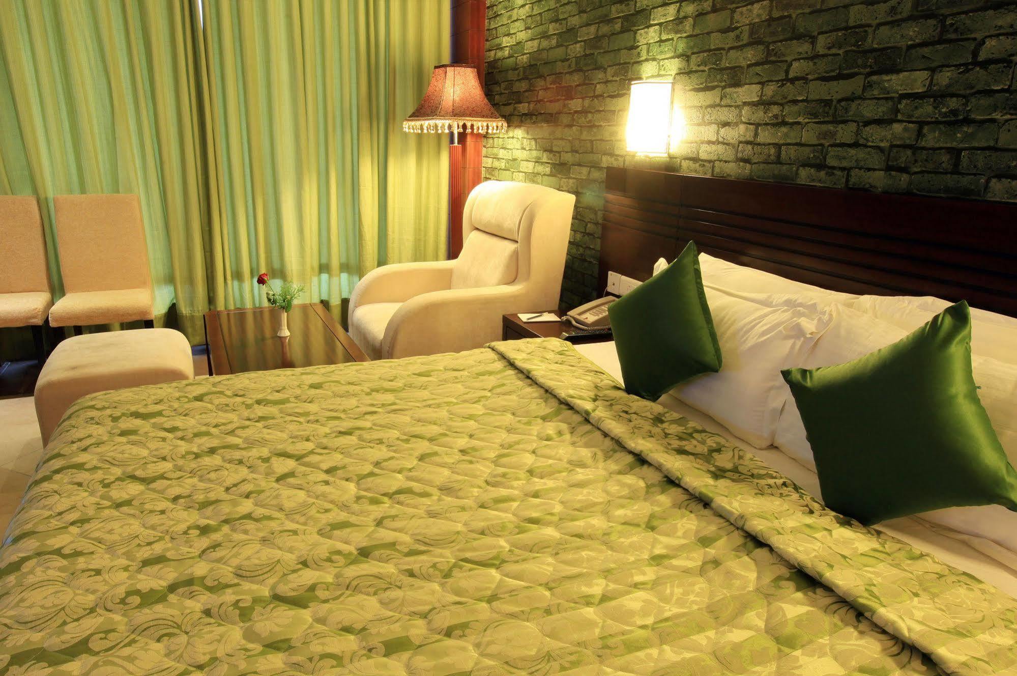 Hotel All Season Kollam Ngoại thất bức ảnh