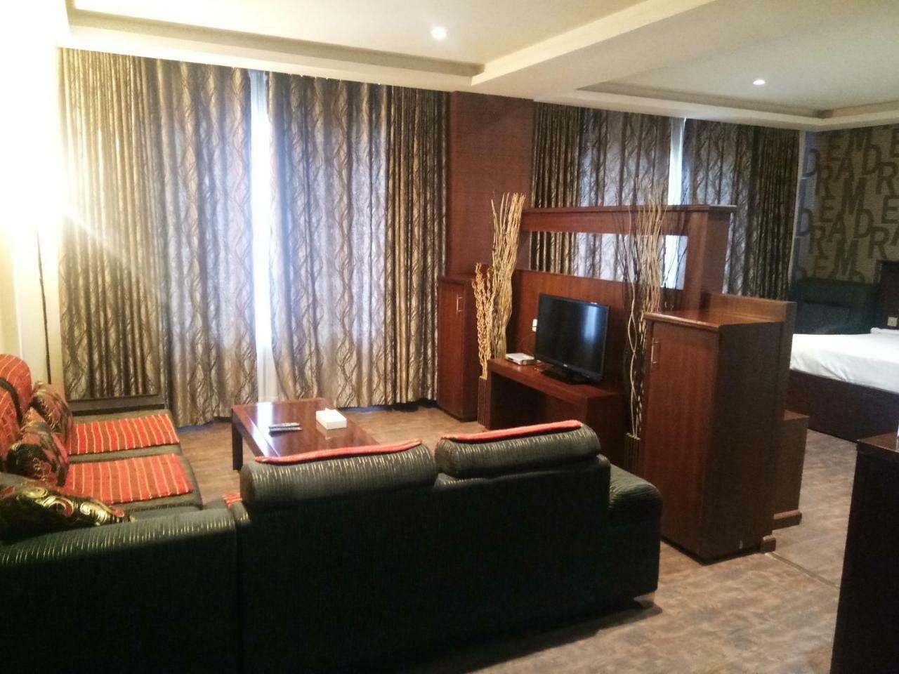 Hotel All Season Kollam Ngoại thất bức ảnh