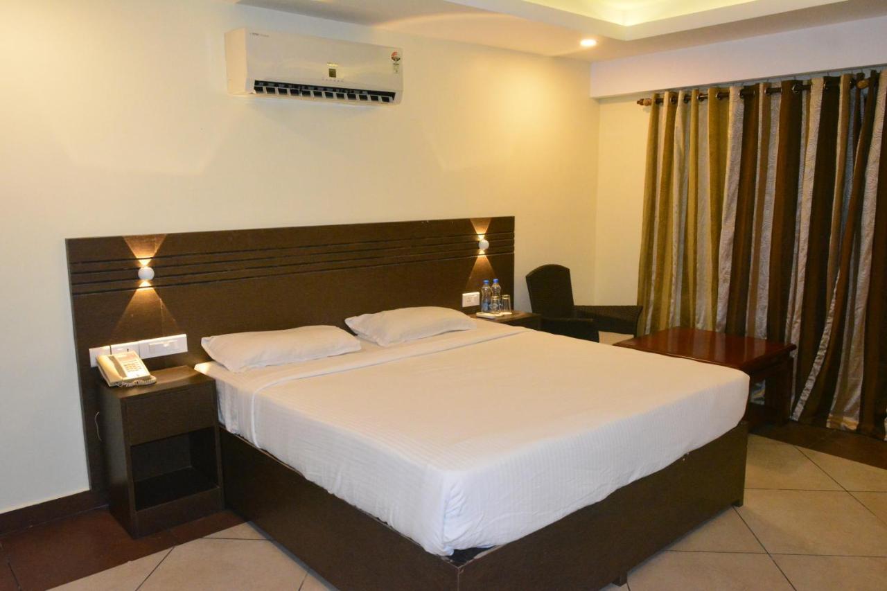 Hotel All Season Kollam Ngoại thất bức ảnh